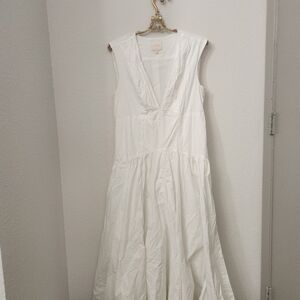 Elegant White Sleeveless Dress